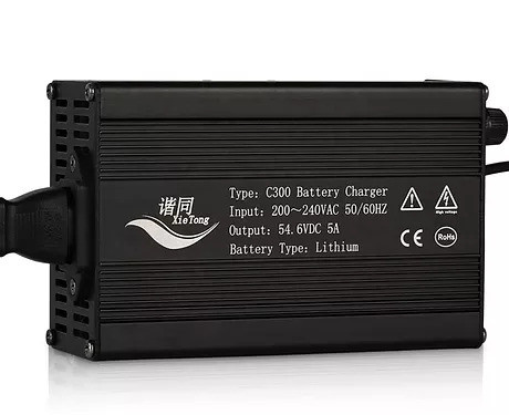 LiFePO4  C120 akkumulátor töltő (12V5A)