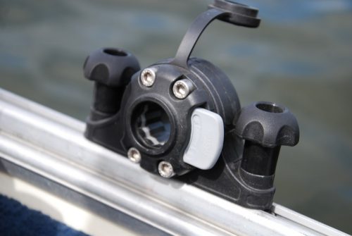 Két szorítóval ellátott C profilos csatlakozó talp