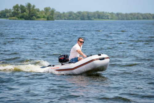 Kolibri KM-245 Schlauchboot mit Heckspiegel