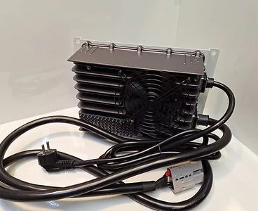PWC3650-D 36V 50A LiFePO4 akkumulátortöltő