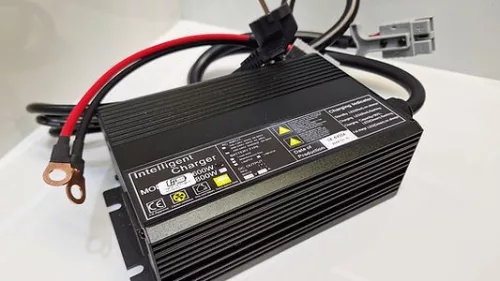 QB600E (12V50A) LiFePO4 akkumulátortöltő 