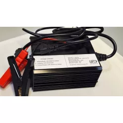 QD300C (12V15A) LiFePO4 akkumulátortöltő 